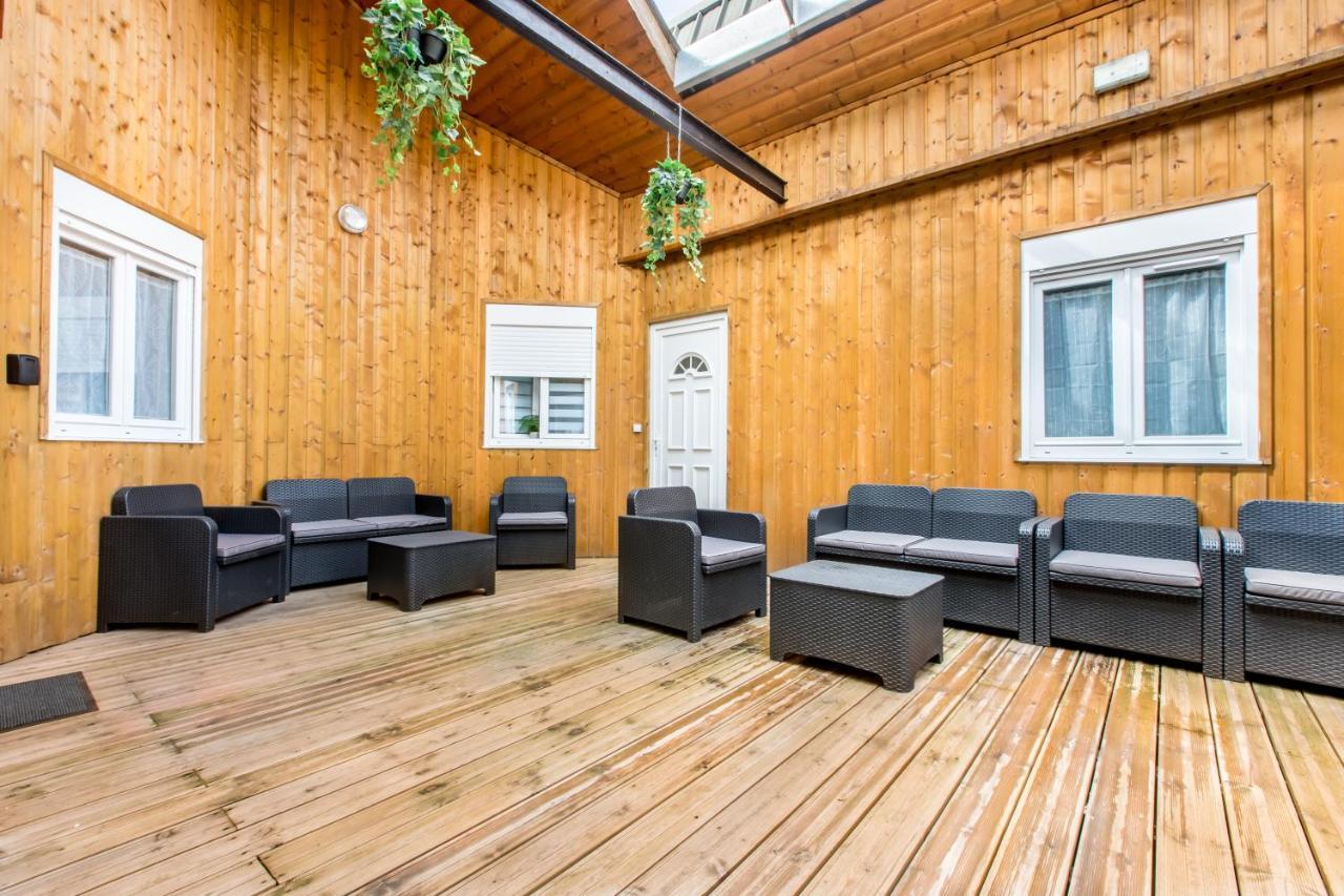 Le Flamand, Jeux En Bois Deco Du Nord! Τουρκουάν Εξωτερικό φωτογραφία